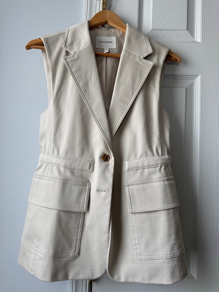 Banana Republic Cream Sleeveless Blazer Vest With Flap Pockets